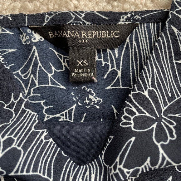 Banana Republic Factory Daisy Spaghetti Strap Sleeveless Top Size XS Navy White - Picture 3 of 11